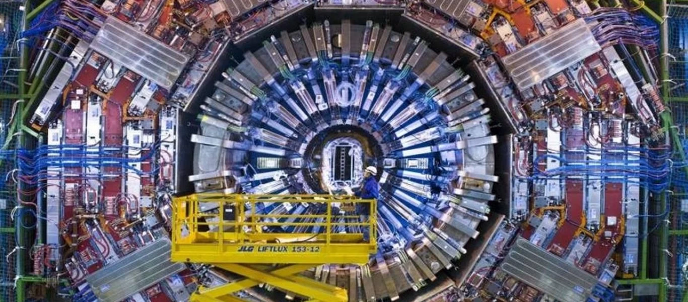 Το CERN «άφησε» το μποζόνιο του Χιγκς και τώρα θέλει να κατασκευάσει αντισηπτικά τζελ και μάσκες